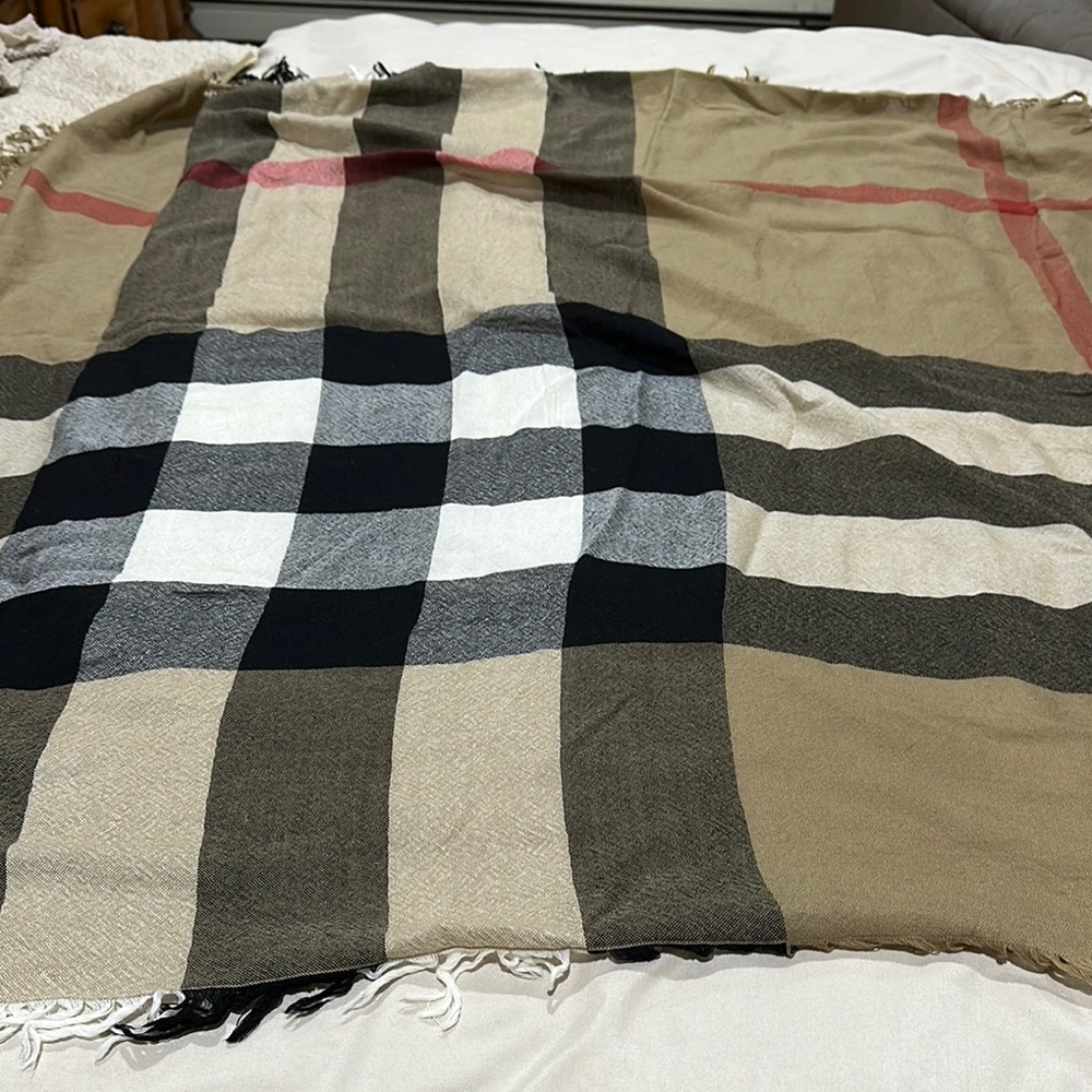 Burberry Plaid Patterned scarf